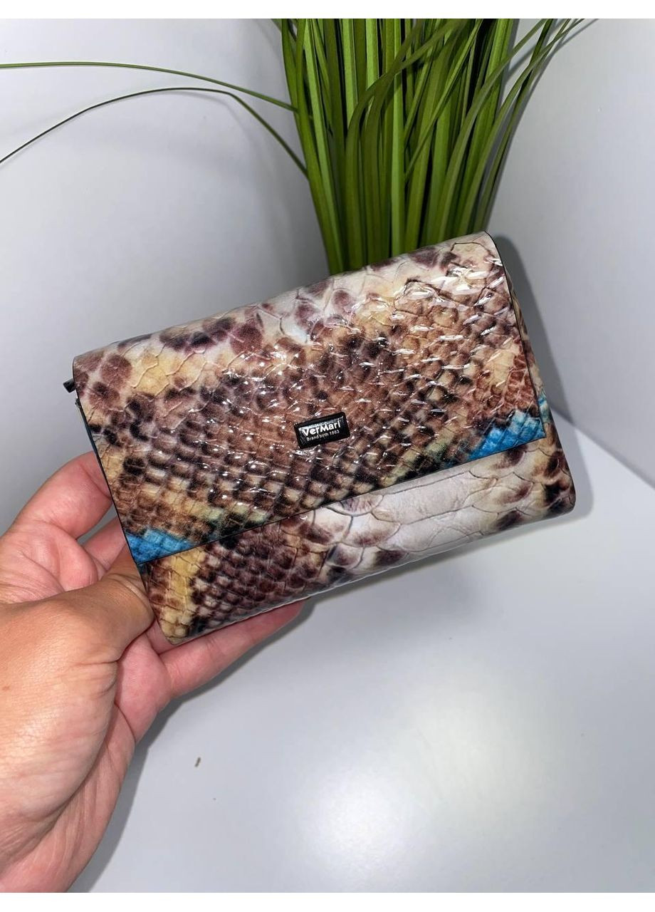Шкіряний класичний гаманець під лаком з принтом питона маленький Vermari (369723610)