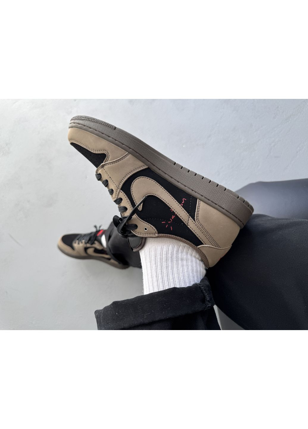 Коричневі Осінні кросівки чоловічі nike air jordan 1 low x travis scott brown black | найк еір джордан 1 коричневі No Brand