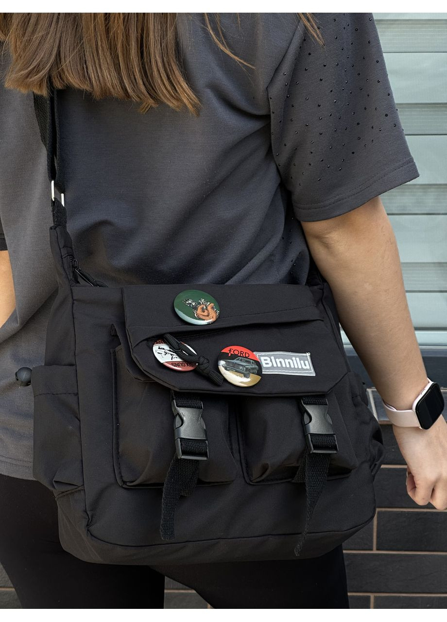 Сумка через плече молодіжна, студентська шкільна зі значками чорна. Сумка для прогулянок. Сумка унісекс. No Brand (350613300)