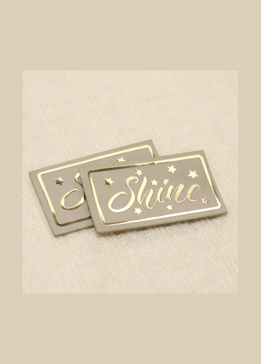 Нашивка "Shine" бежевого кольору з золотим написом (7883) No Brand (335811934)
