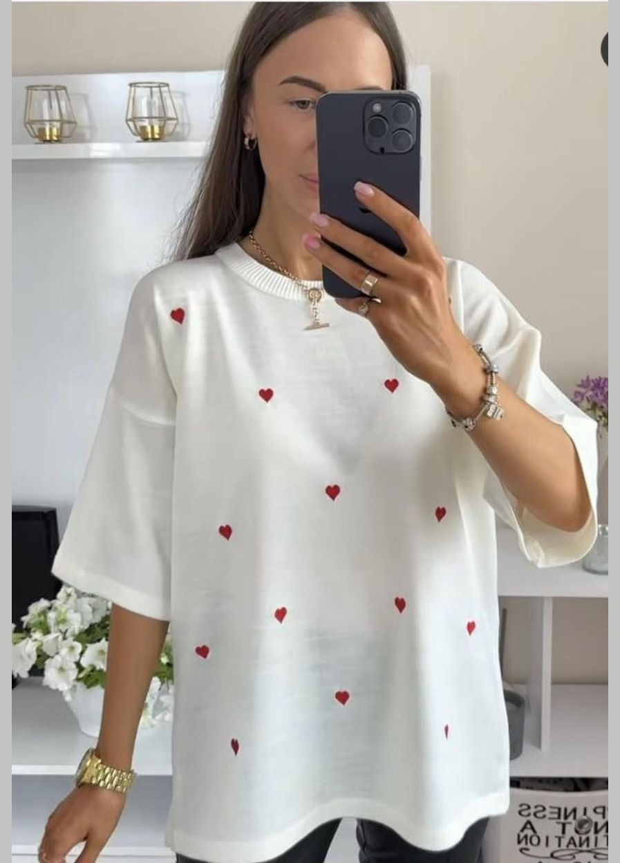 Молочний демісезонний светр декорований сердечками джемпер Karol светрик