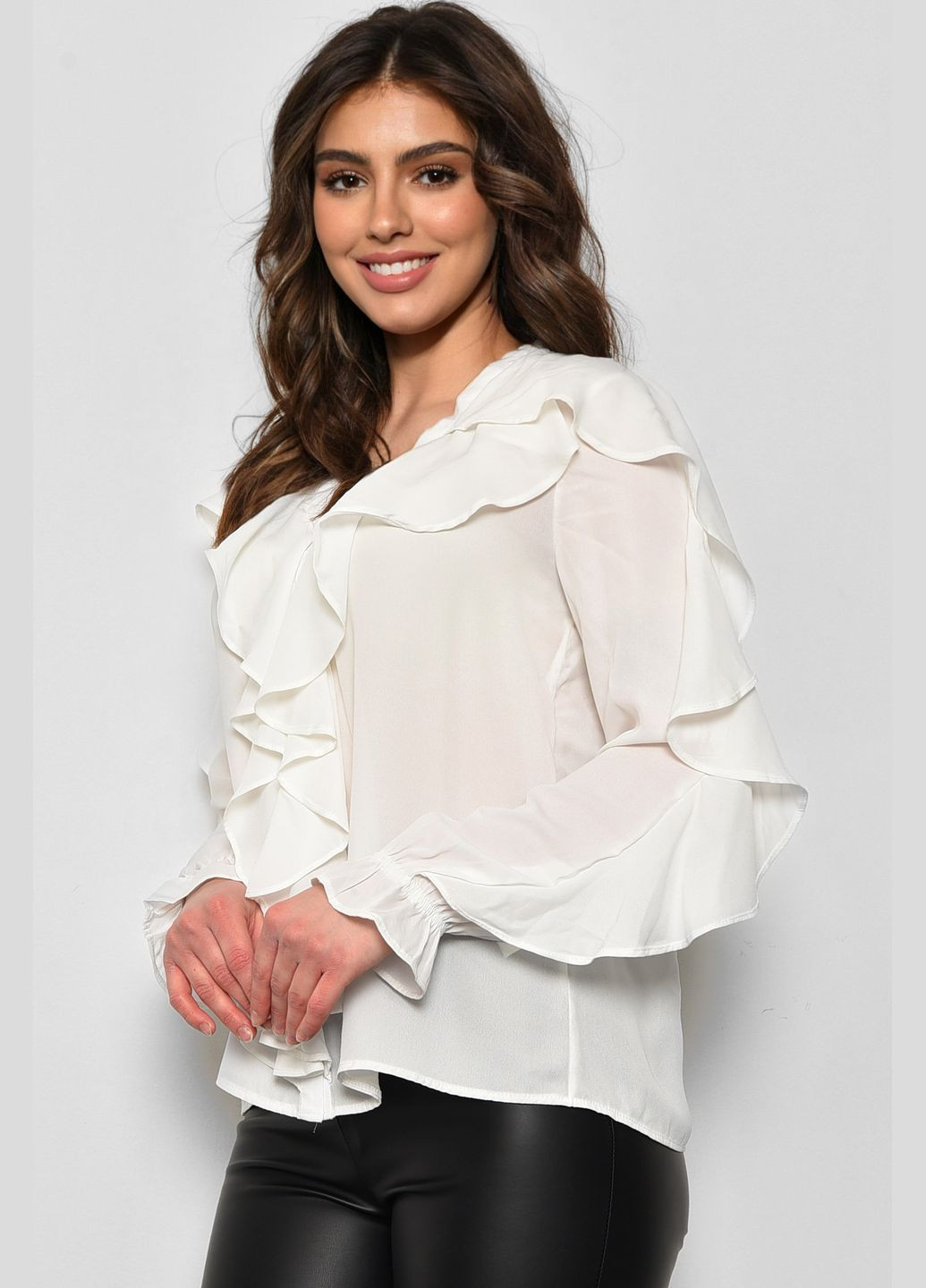 Біла демісезонна блуза жіноча білого кольору з баскою Let's Shop