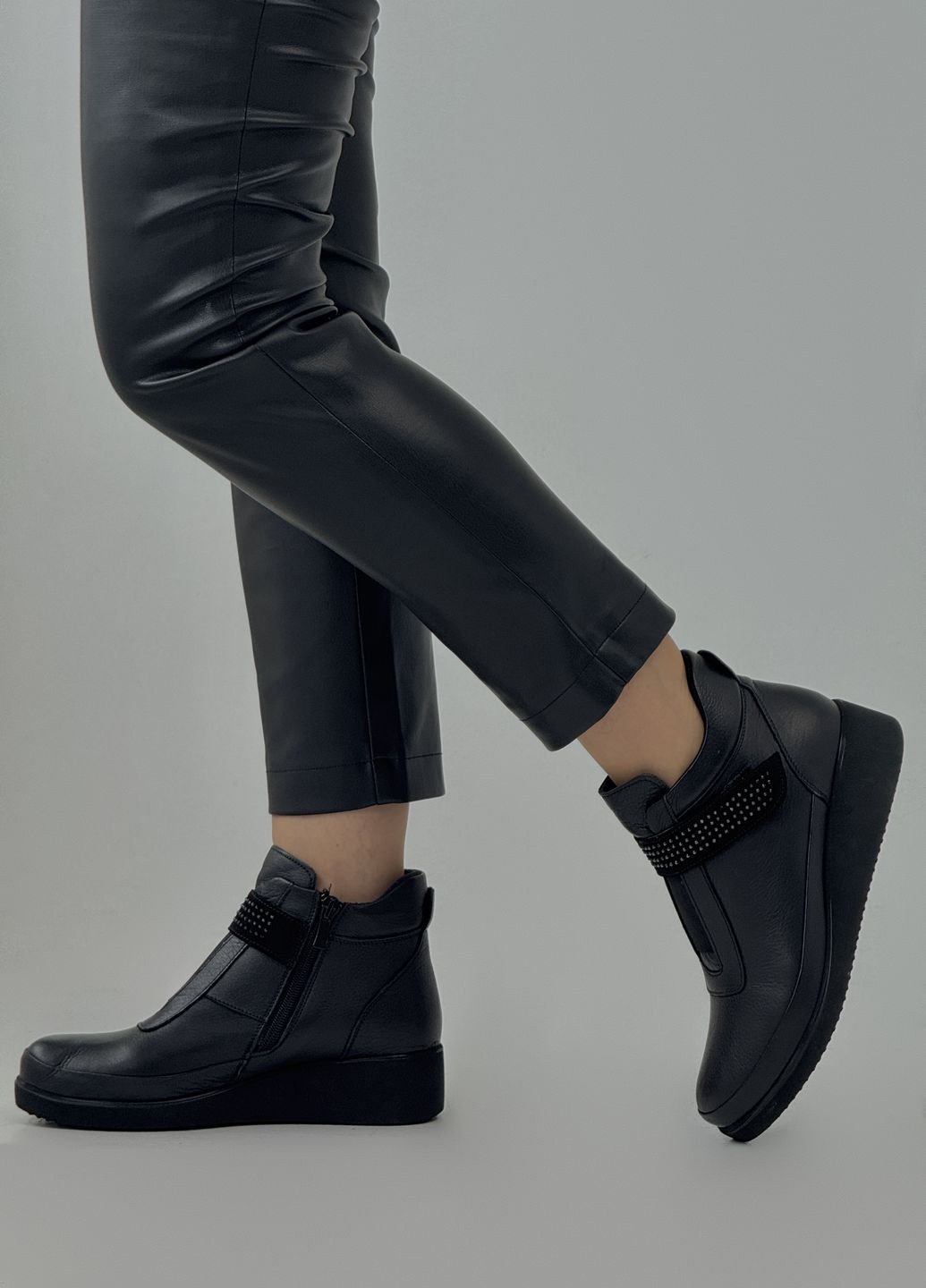 Черные демисезонная ботинки женские кожаные RIPKA