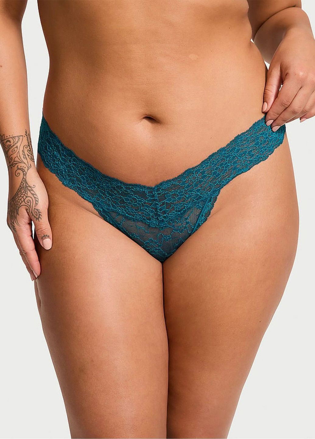 Кружевные трусики стринги в наборе из 5 шт. Victoria's Secret (323503649)