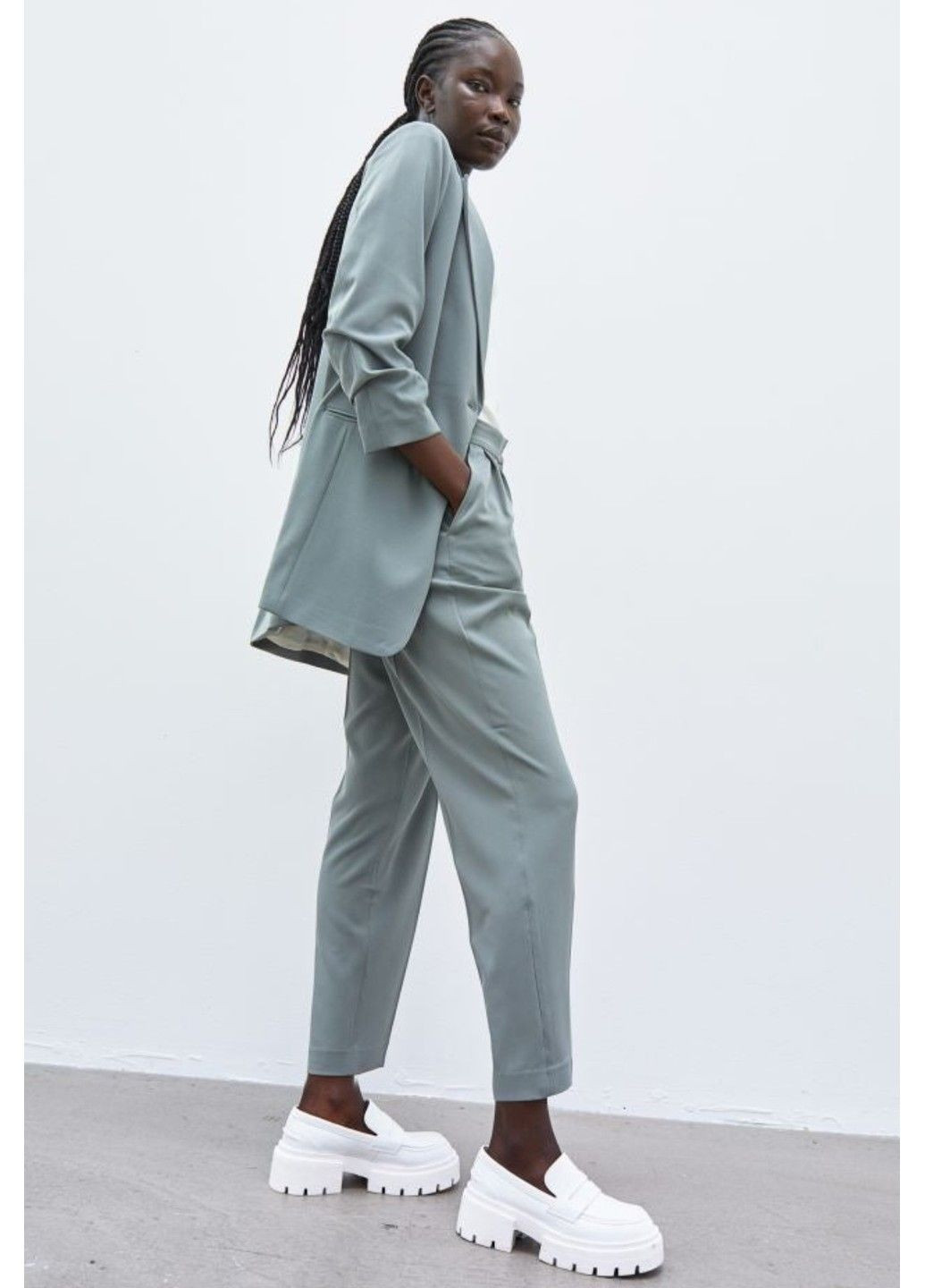 Хаки классические демисезонные брюки H&M