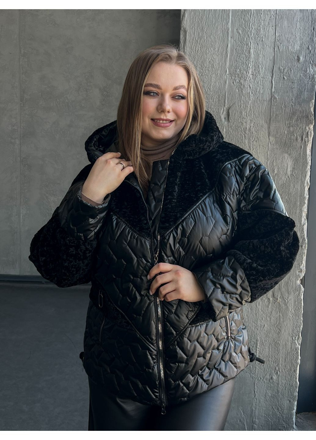 Чорна демісезонна куртка MN