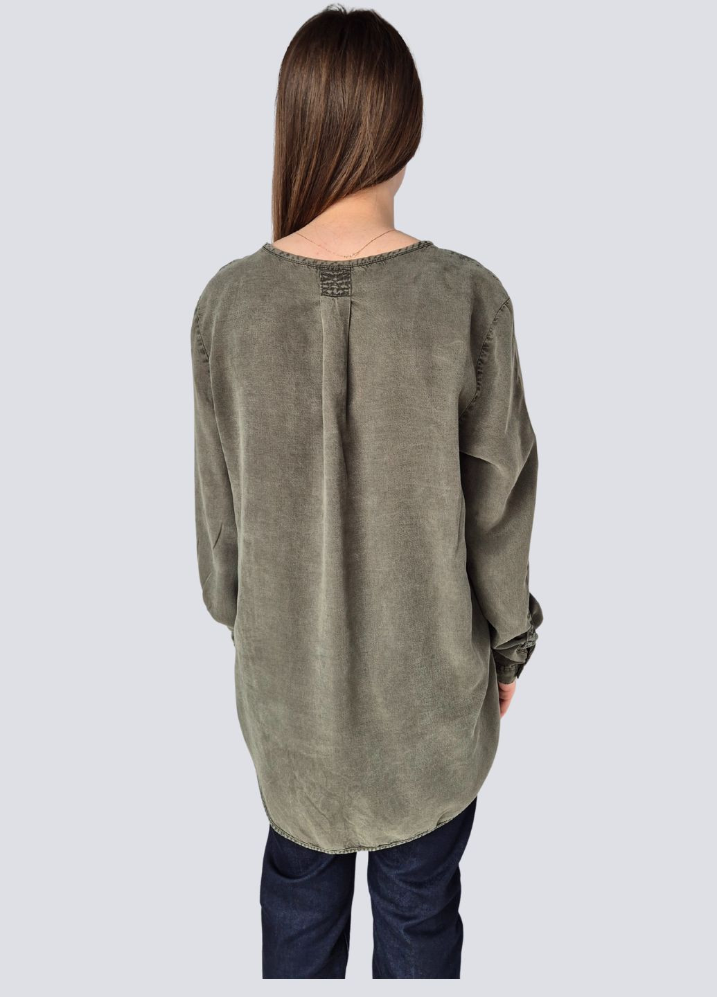 Сіро-зелена блуза-сорочка жіноча вільна подовжена F&F