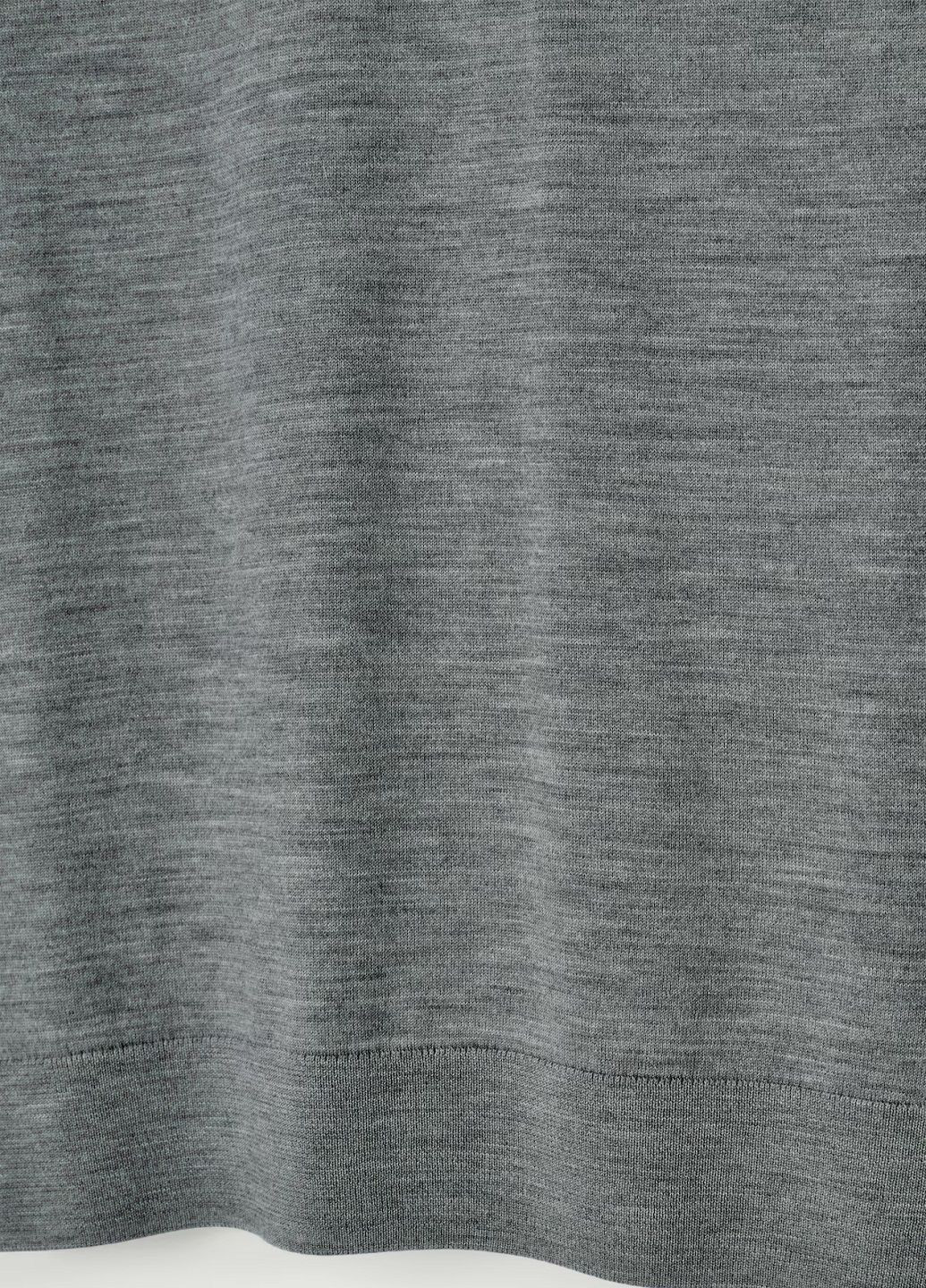 Серая футболка Cos