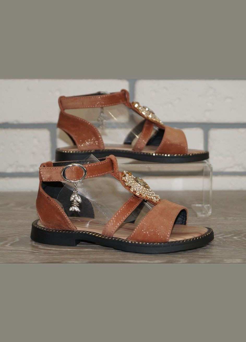 Коричневые босоножки для девочки с брошью из мелких ярких стразиков Леопард с брошкой, с камнями, с логотипом, с пряжкой, со стразами