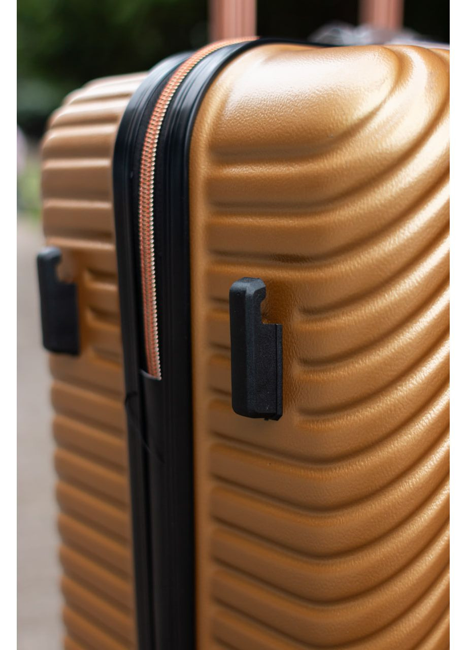 Валіза пластикова WN-01 середня M, колір золотий Wings Wn01 (361152764)