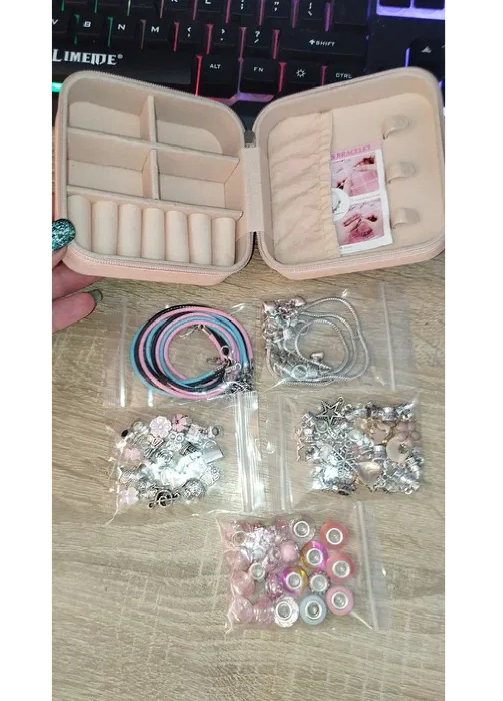 Набор комплект для изготовления украшений браслетов аксессуаров в шкатулке 9,5х9,5х5 см (476470-Prob) Unbranded (282954021)
