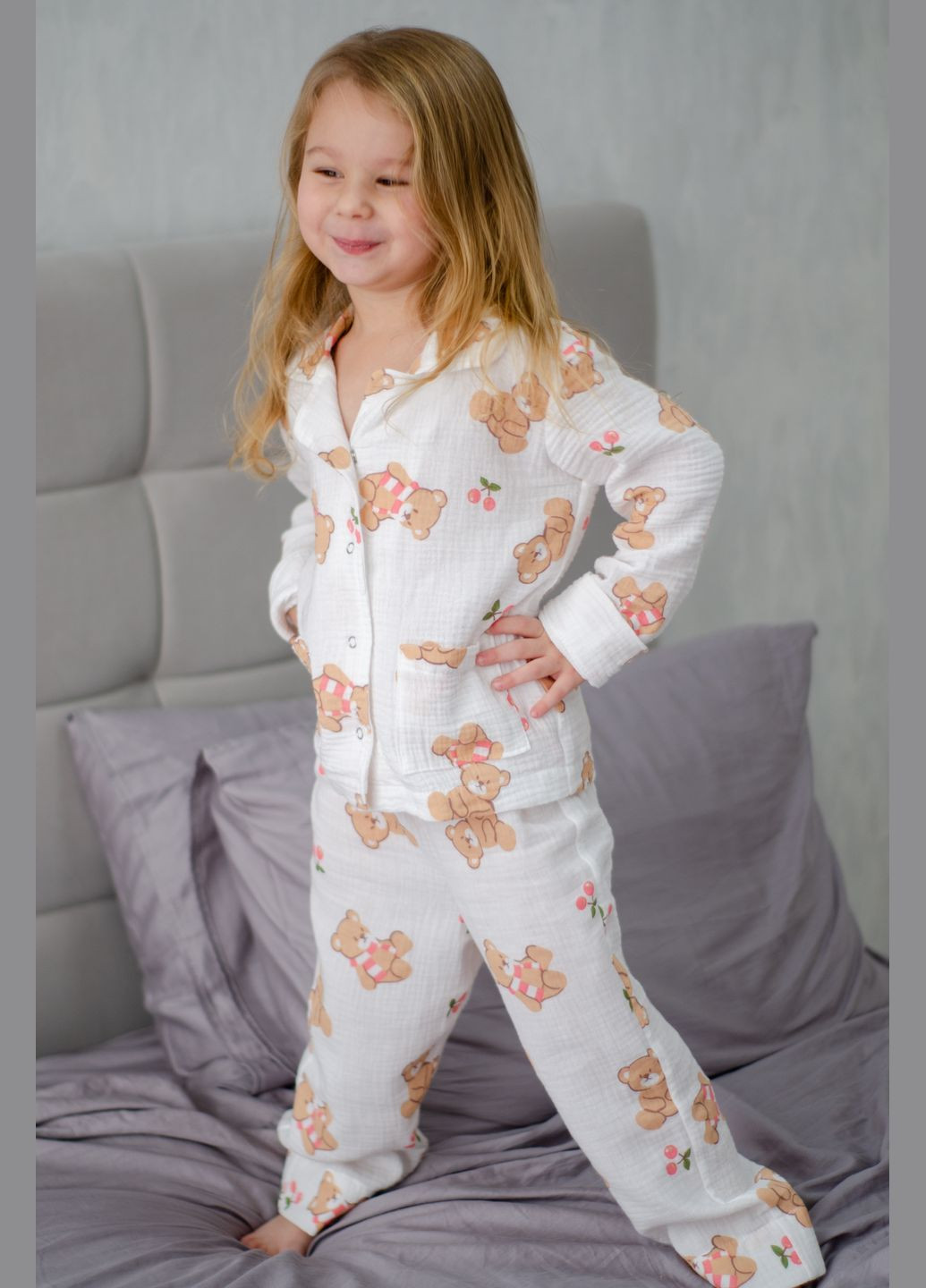 Біла всесезон дитяча муслінова піжама з ведмедиками і вишеньками (сорчка і штани) сорочка + брюки PAPLYK