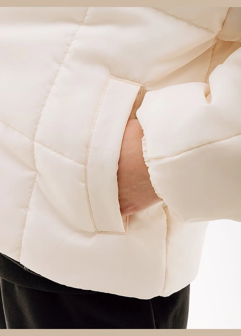 Бежевая куртка clsc puffer Nike