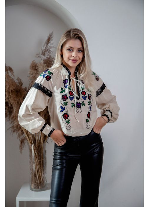 Комбинированная женская бежевая батистовая вышиванка с яркими цветами чёрным кружевом и объёмными рукавами, xl батист (301033877)