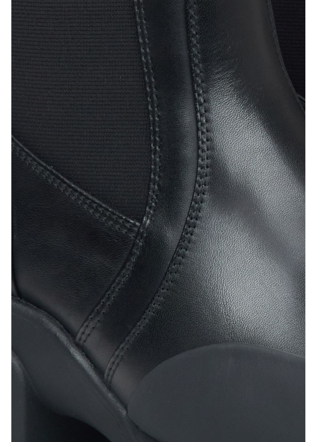 Осенние челси, цвет черный Estro