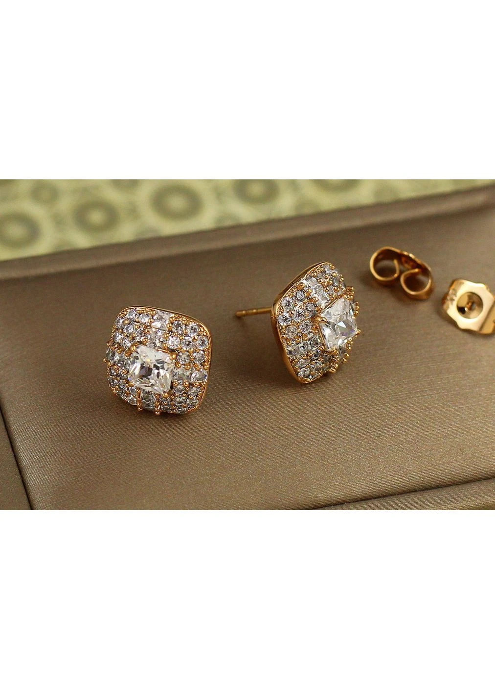 Серьги гвоздики Квадрат в камнях 1,2 см золотистые love-shopping Xuping Jewelry (387394305)