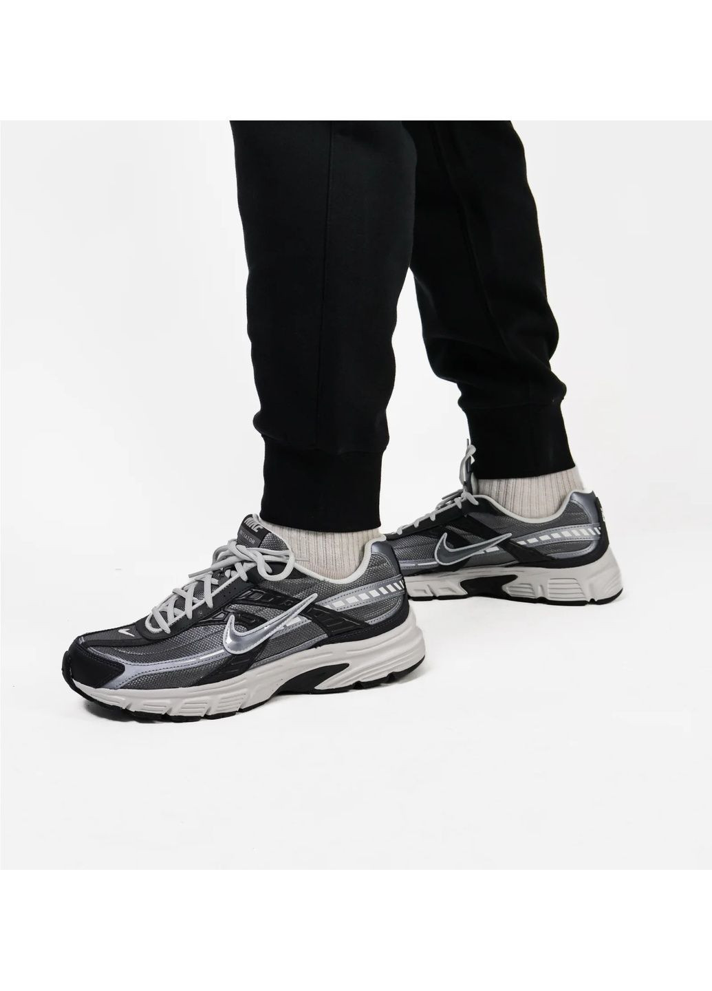 Черные демисезонные брюки Nike