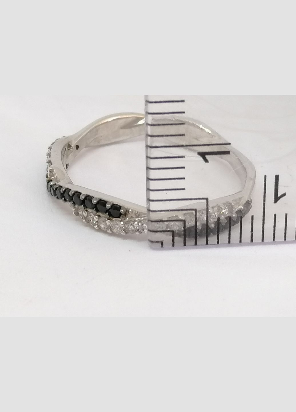 Срібне кільце з фіанітами. 901-00322 Qvaliz (322416159)