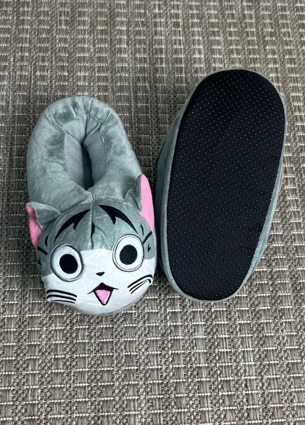 Серые домашние тапочки котик чи плюшевые для мальчиков нескользящая подошва My Kigu