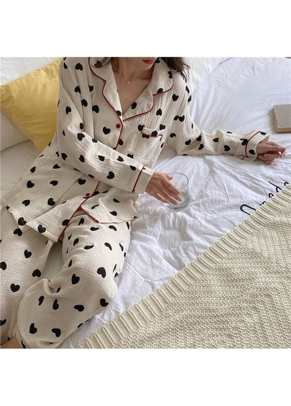 Біла всесезон піжама муслінова солодкі сни домашній брючний комплект в класичному стилі біла з чорними серцями сорочка + брюки No Brand Піжама муслінова в чорні сердечка біла