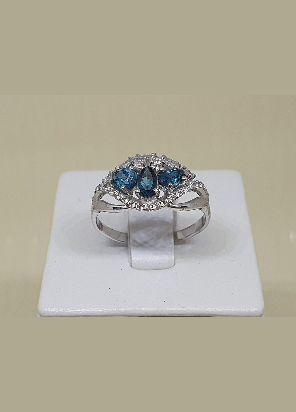 Срібне кільце Камалія з топазом і фіанітами. 1953/9Р-TLB AGNI (327416522)