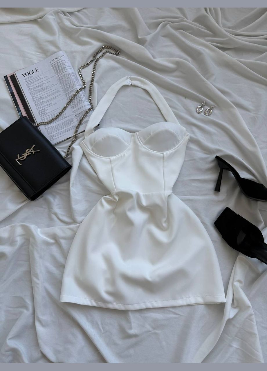 Молочное нежное молочное платье с корсетной талией и открытым декольте No Brand однотонное