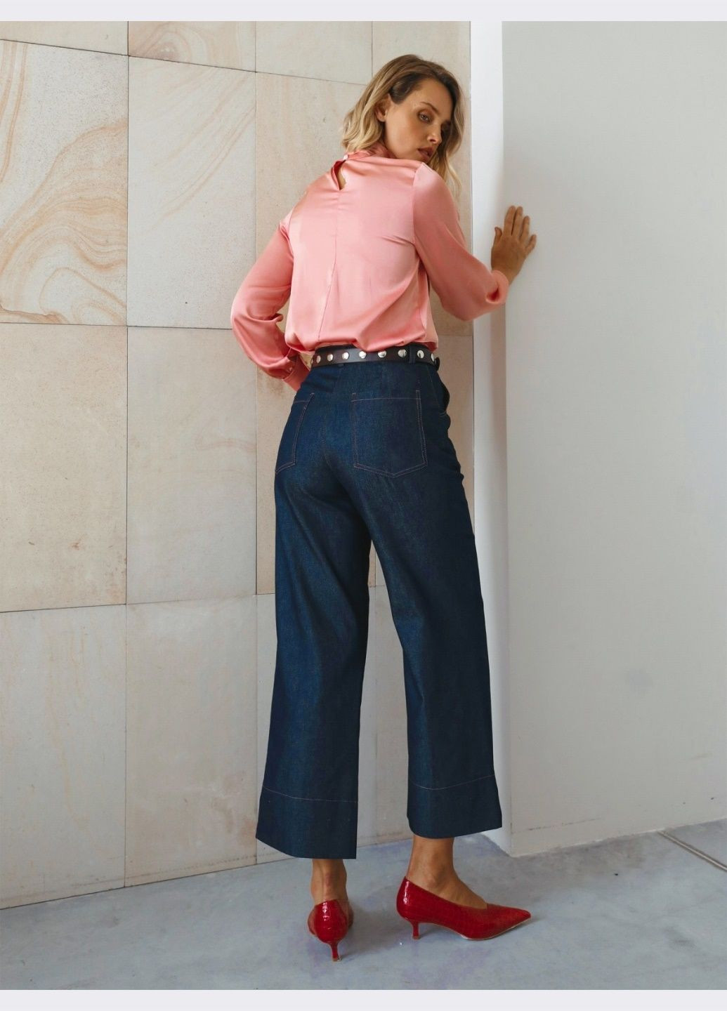 Коралловая классическая блузка кораллового цвета с галстуком Dressa