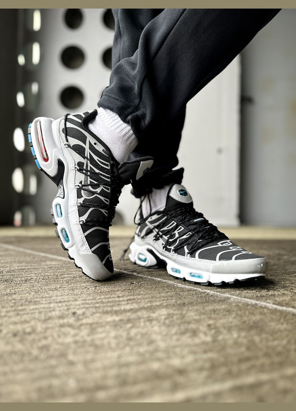 Черные демисезонные мужские кроссовки nike air max tn plus toggle black grey | найк аир макс тн плюс черные серые No Brand