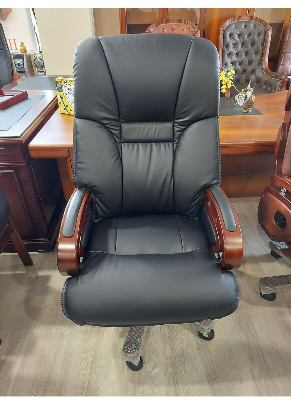 Кресло руководителя Спрингс черная кожа Діал (360949106)