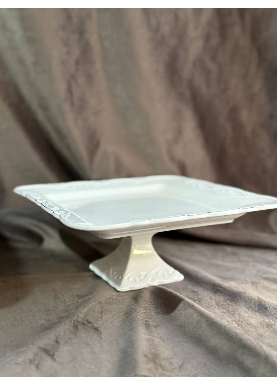 Блюдо сервірувальне HP-20-23 на ніжці керамічне 20 см Білий Yiwu (361056303)