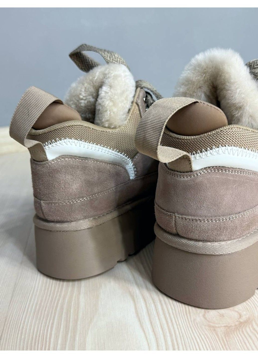 Зимние ботинки женские 275-3 угги замшевые с мехом на платформе бежевые Hengji из натуральной замши