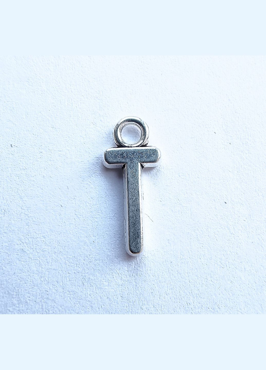 Подвеска металлическая Кулон буква английского алфавита латиница Античное серебро 17 мм T Finding (365875827)