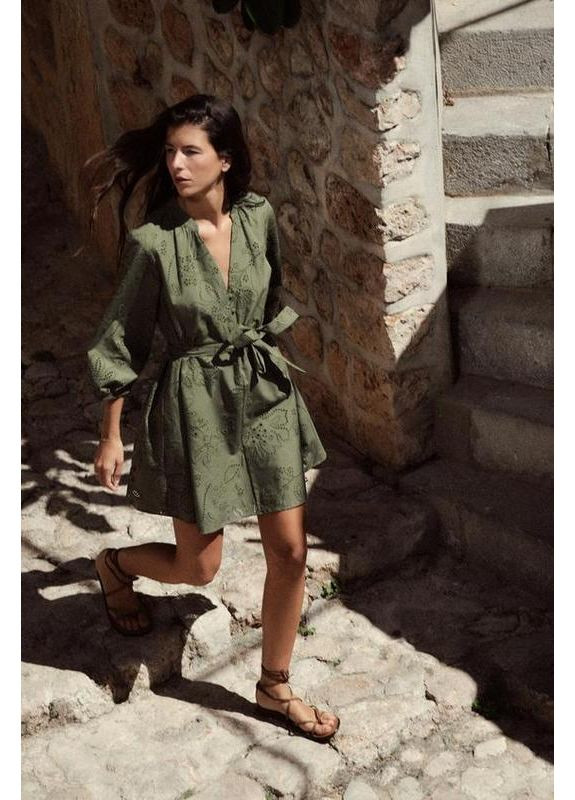 Оливкова (хакі) поплінова сукня з прорезиненою вишивкою Zara