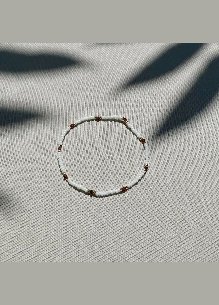 Браслет на резинке натуральный камень Гранат, Бисер + вставки цвет золото, фур-ра гип-ный сплав d-2мм L-18см No Brand браслет (301535110)