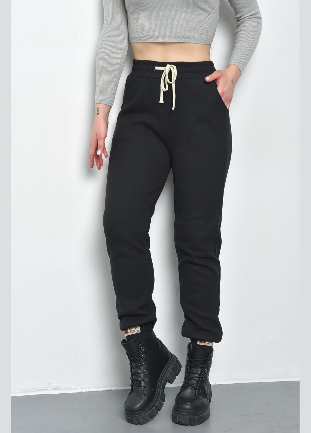Спортивні штани жіночі на флісі чорного кольору Let's Shop (285692158)
