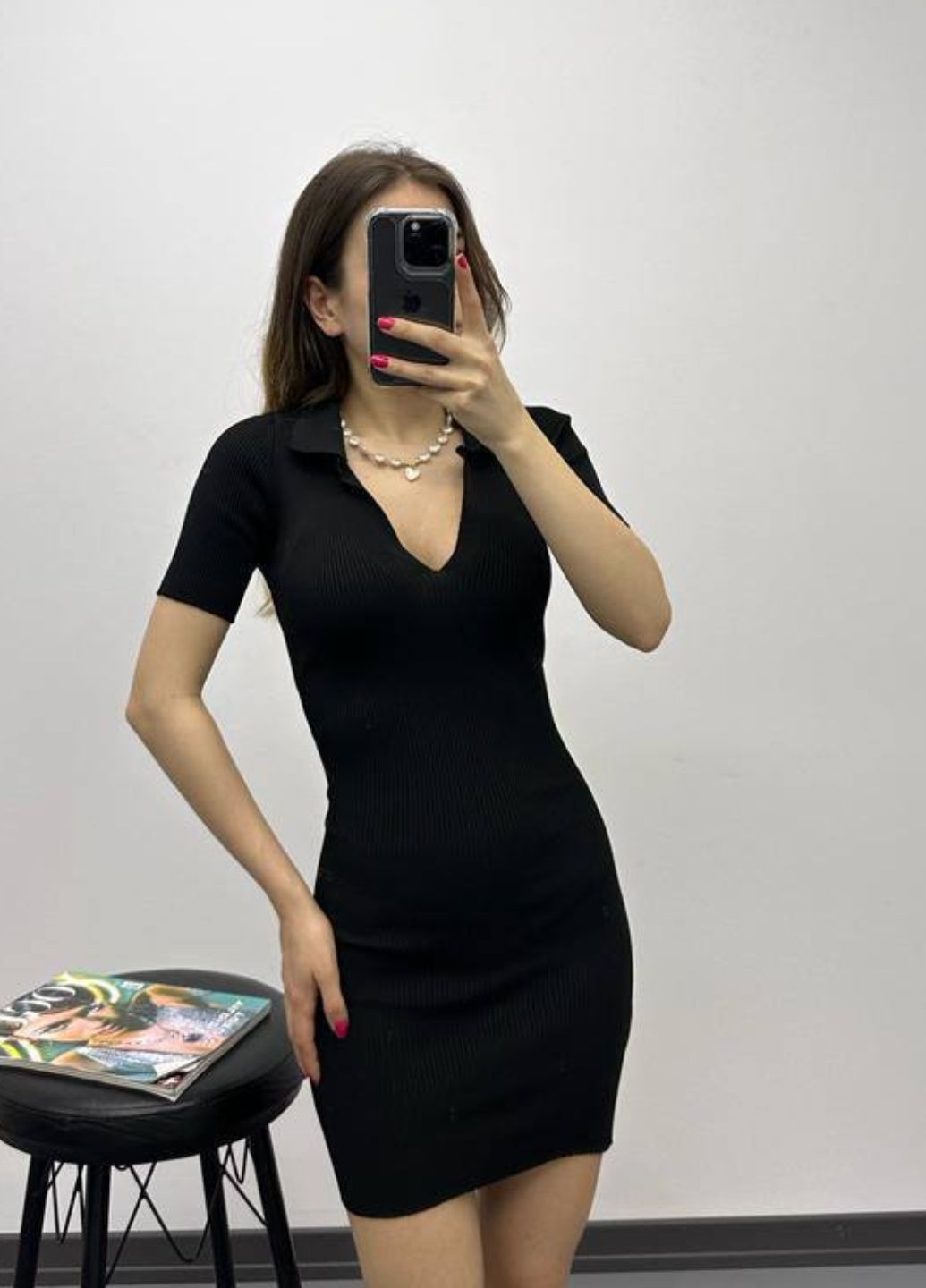 Черное повседневный мини платье поло в рубчик с глубоким декольте поло Україна однотонное