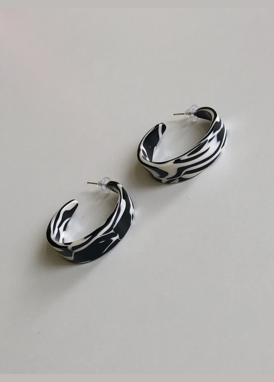 Сережки-кільця цвяшки чорно-білий (12-142) No Brand (314931221)