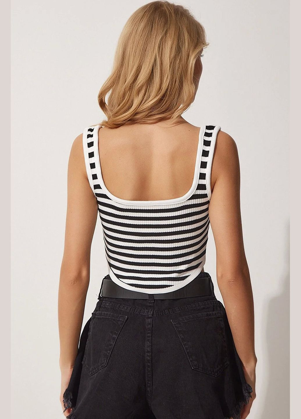 Топ женский черно-белого цвета Let's Shop (293476726)