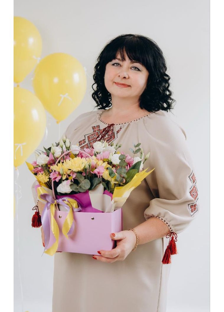 Бежевая женское вышитое платье с геометрическим орнаментом. узор геометрический прямой, свободная вискоза (355463843)