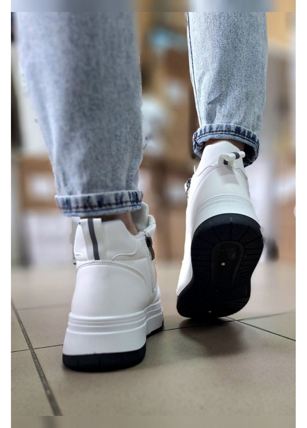 Білі жіночі зимові на хутрі теплі зі змійкою та еко шкірою на платформі Viki кросівки білі зими (366062896)