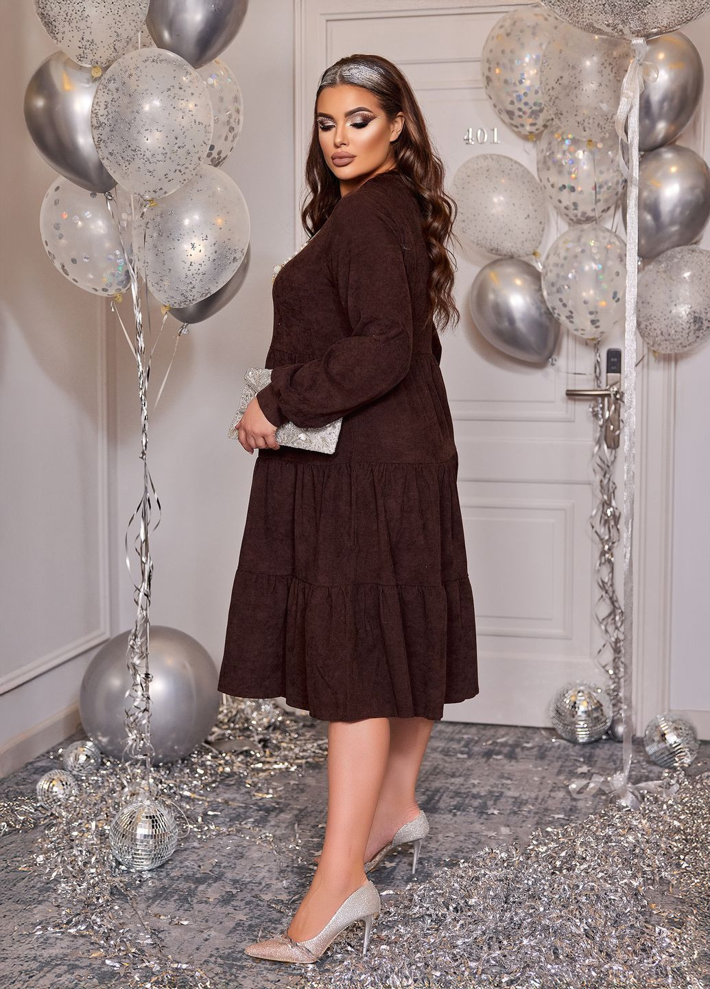 Коричневое повседневный, вечернее праздничное вельветовое платье миди а-силуэт свободного фасона с длинными рукавами колокол, клеш, а-силуэт No Brand однотонное