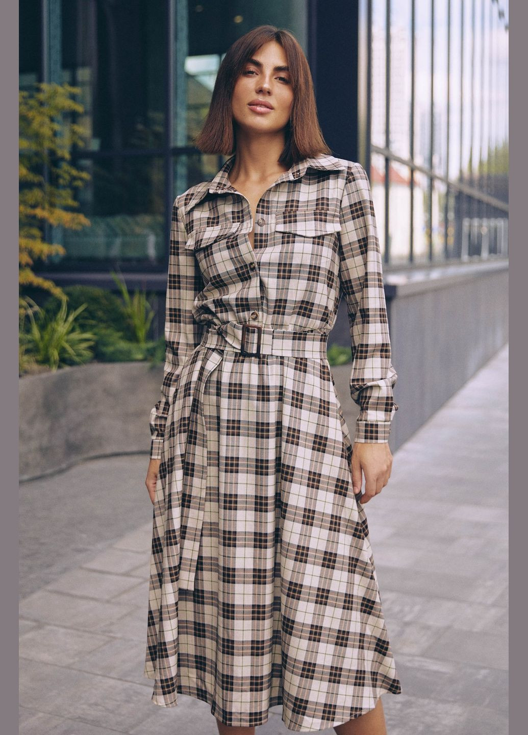 Бежевое деловое, повседневный, кэжуал платье Seventeen в клетку