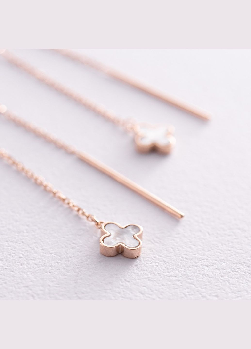 Золотые серьги - протяжки Клевер с перламутром с08149 Oniks (264024423)