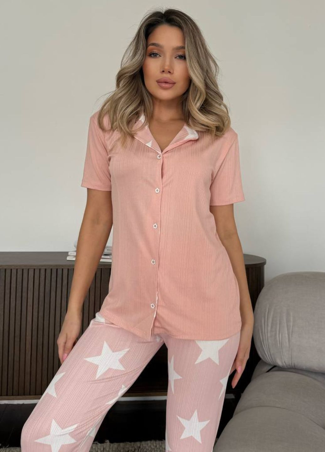 Персикова всесезон вишукана домашня піжама з зірочками в рубчик: сорочка на гудзиках з коротким рукавом + штани сорочка + брюки Tik-Tak