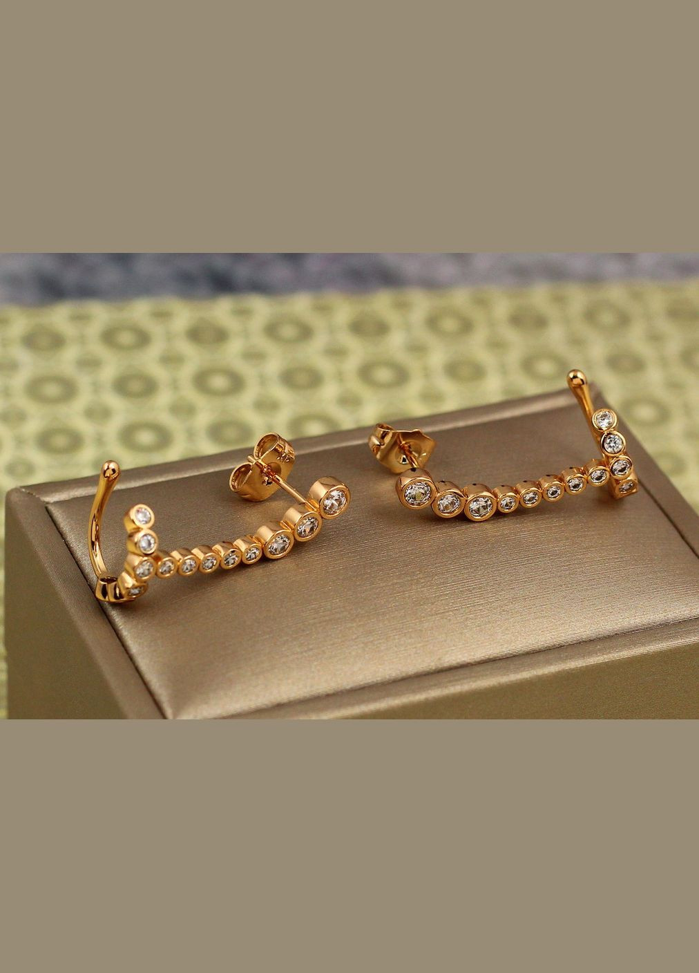 Серьги кафы мыльная пенка с камнями в ободке 2.9 см золотистые Xuping Jewelry (325486663)