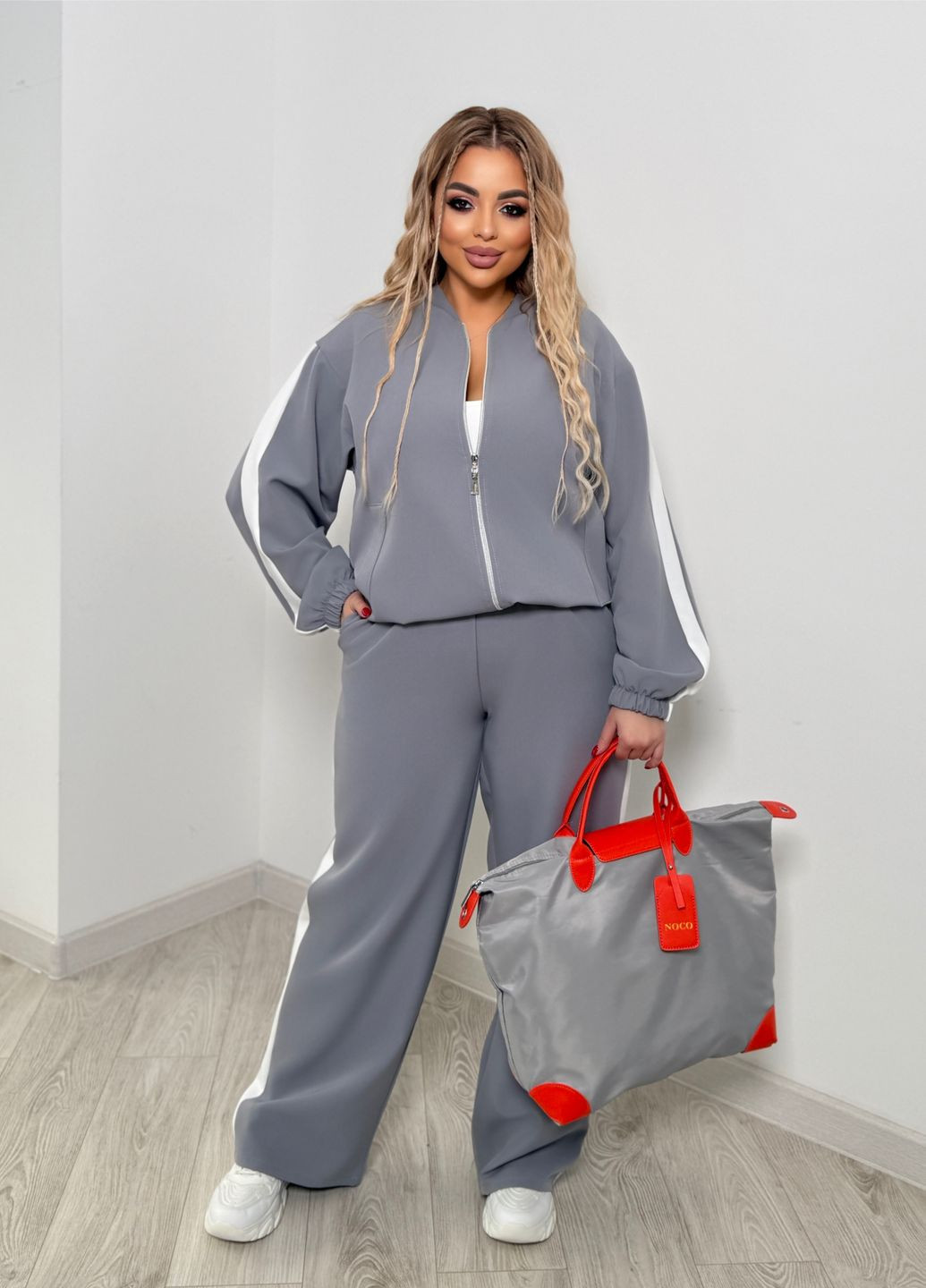 Прогулочный свободный женский костюм спортивного стиля с лампасами Modena (322841410)