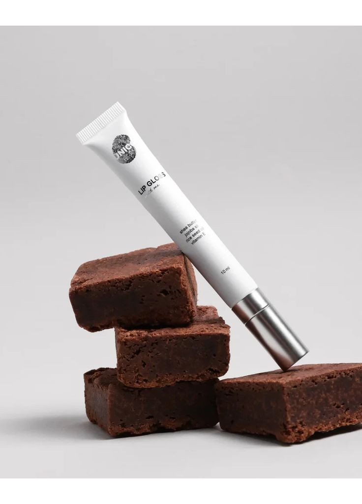 Блиск для губ з ментолом Lip Gloss with menthol відтінок Brownie, 12 мл Unico (361443586)