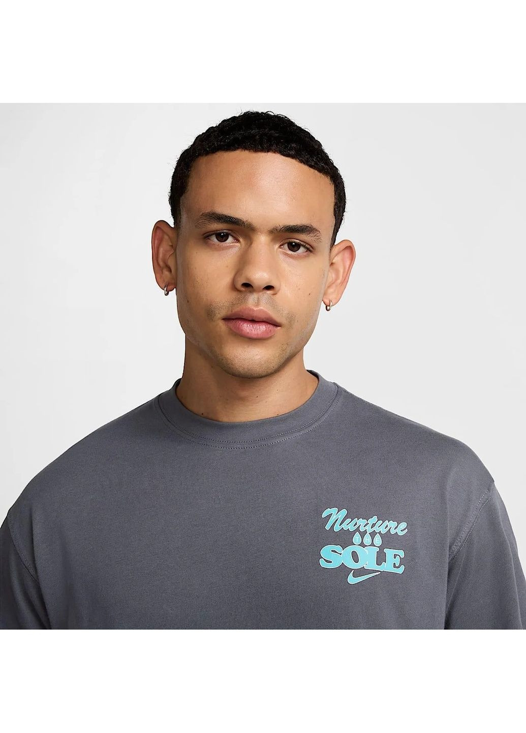 Сіра футболка чоловіча u nsw tee m90 oc blooming grey Nike