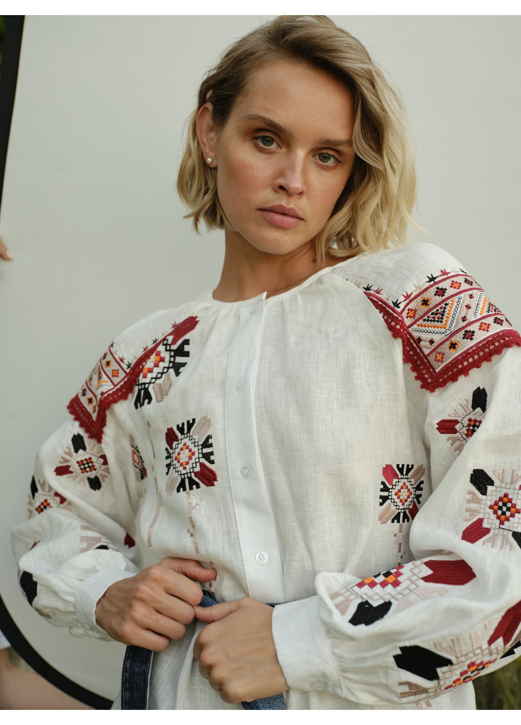 Белая авторская женская вышитая рубашка магда MOTYV узор цветочный лен (364727763)