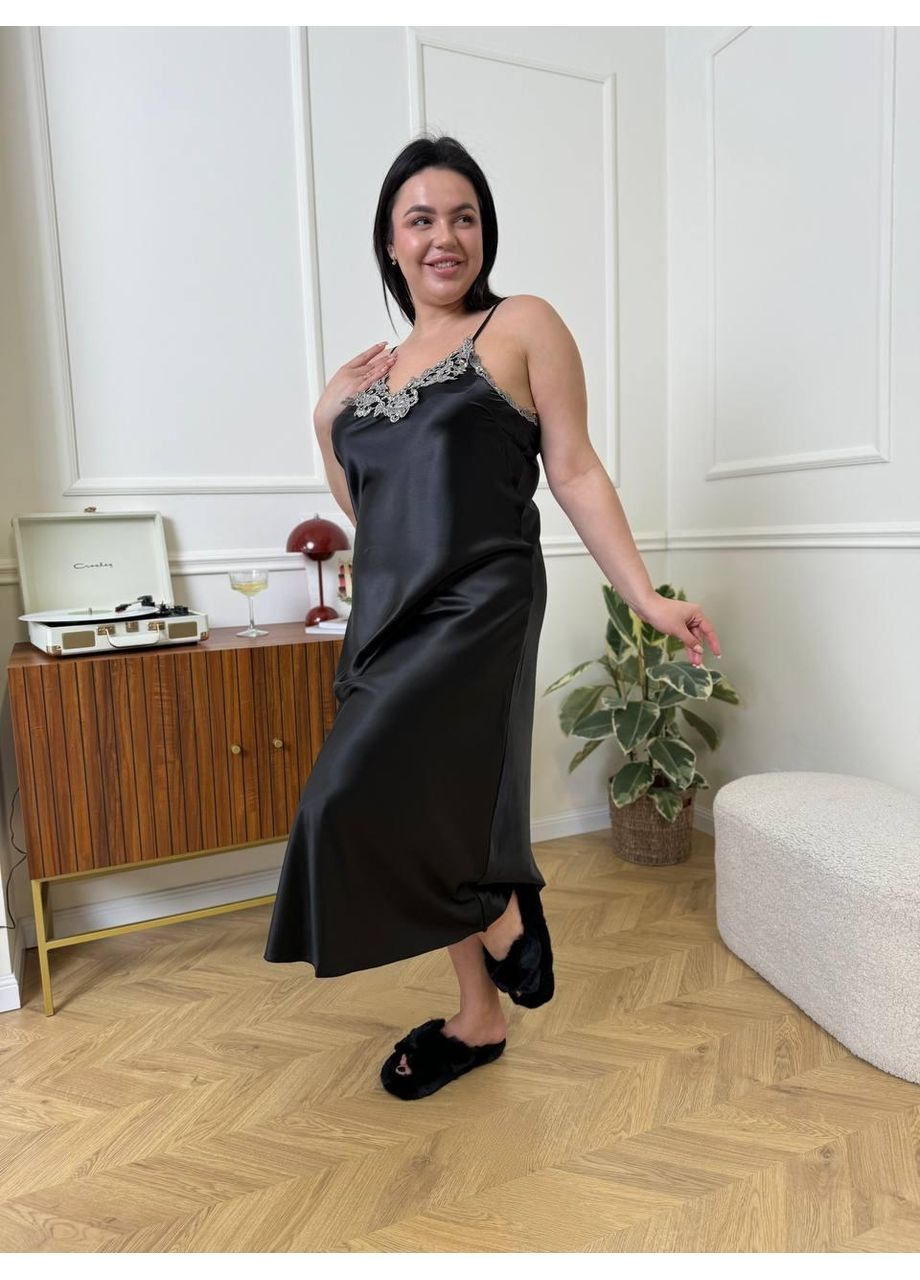 Черная зимняя женская удлиненная рубашка с кружевом plus size / длинная черная шелковая рубашка на тонких бретелях / удлиненная ночная рубашка No Brand